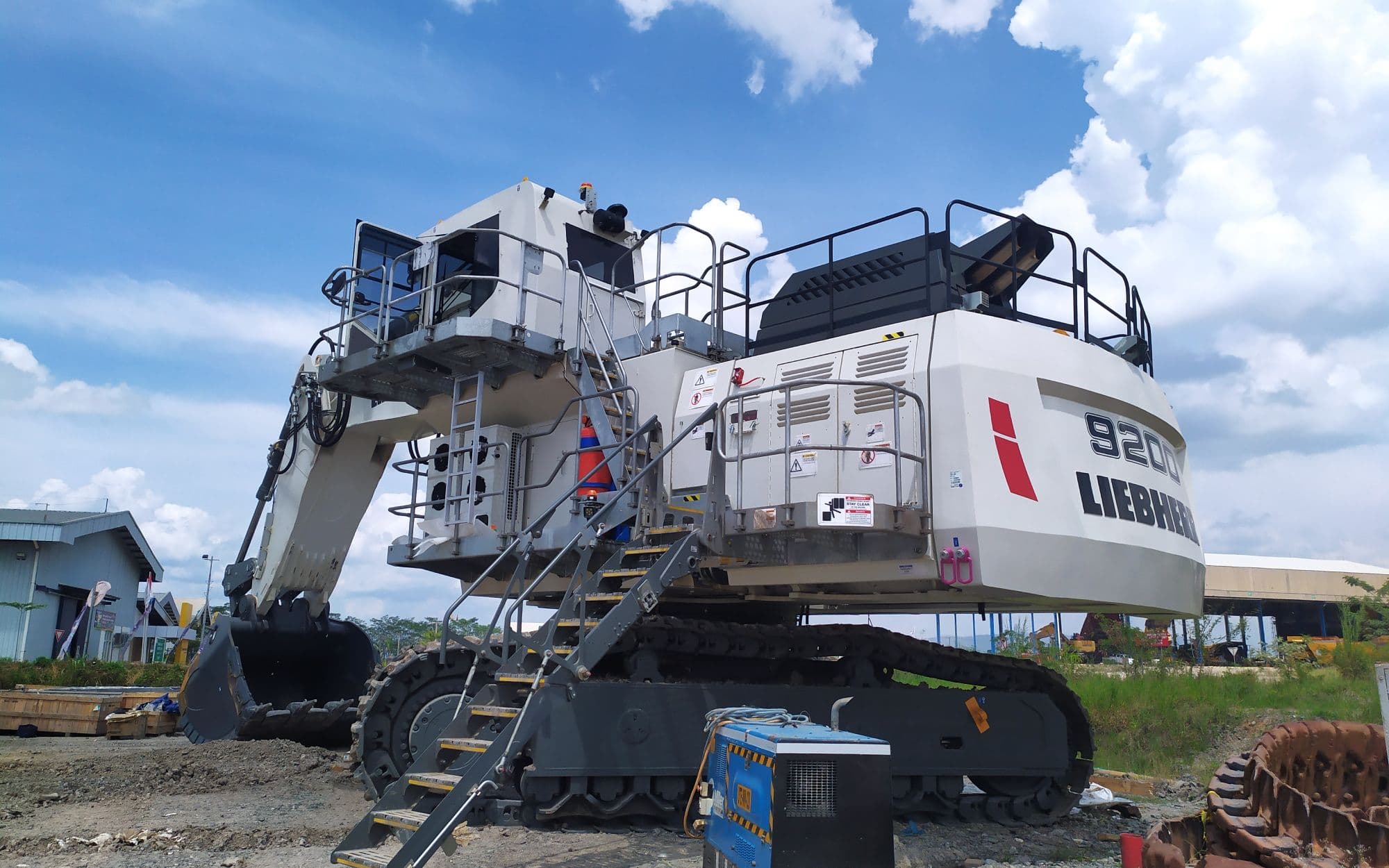 Liebherr R 9200 mining excavator